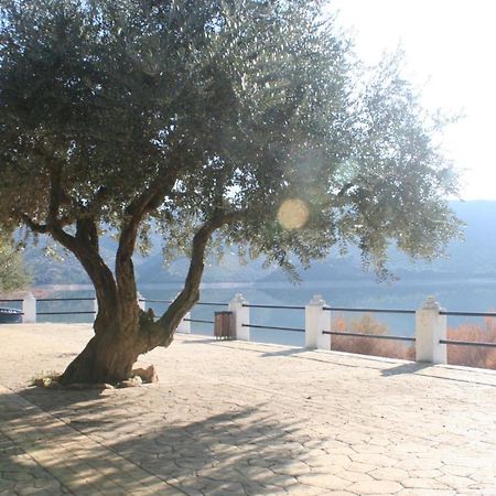 Centro De Ocio Alua Casa Rural Iznajar Lago De Andalucia Экстерьер фото